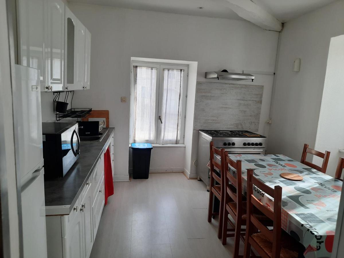 Appartement Tres Spacieux 4 Chambres 6 Couchages Noidans-le-Ferroux Exterior photo